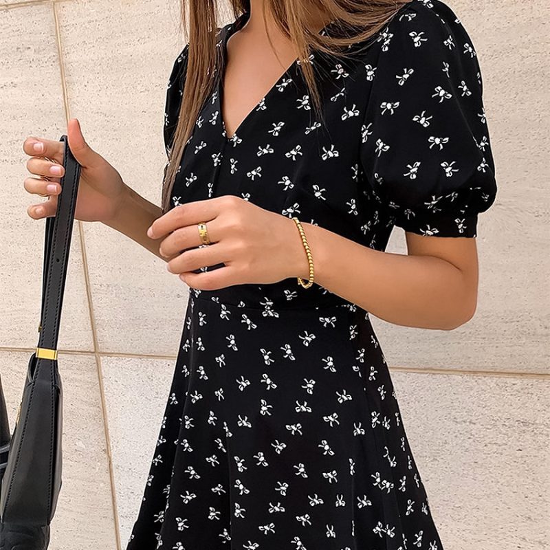 Summer V neck Puff Sleeve Short Sleeve Printed Short Black Shivering Dress Women Clothing