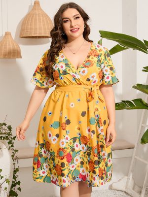 Plus Size Ladies  V-neck Short-Sleeved Lace Printing Casual Holiday Mid-Length Dress