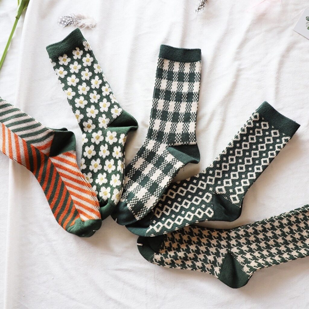 Vanessa's Small Fresh Cute Cotton Pile Socks for Women Autumn Winter 5 Pairs - Image 2