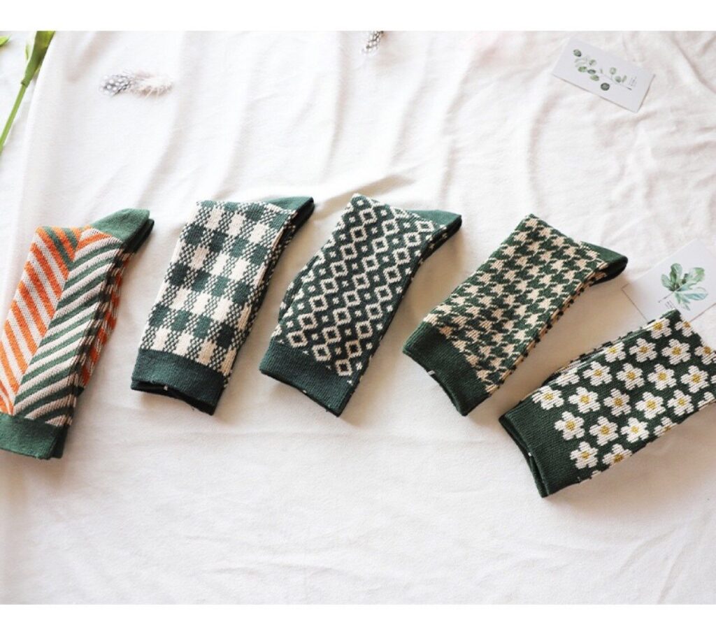 Vanessa's Small Fresh Cute Cotton Pile Socks for Women Autumn Winter 5 Pairs - Image 5