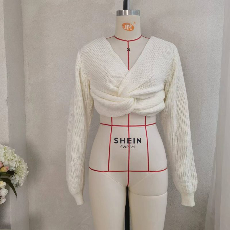 Long-Sleeved Knotted Cropped Sweater - Image 3