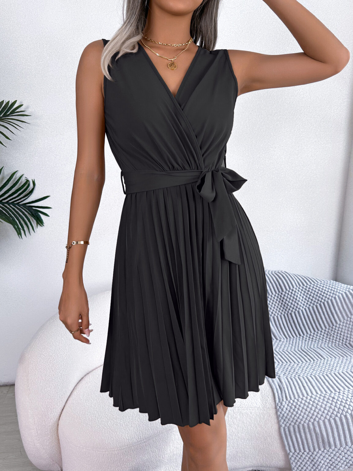Elegant V-Neck Sleeveless Pleated Dress - Image 7