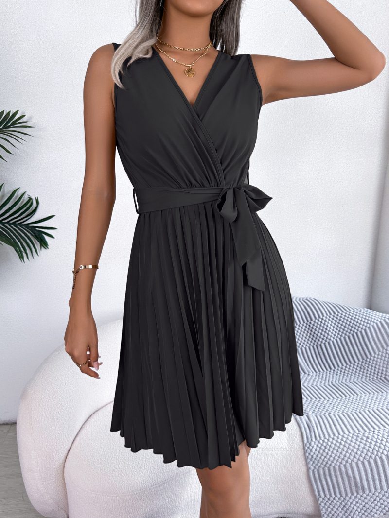 Elegant V-Neck Sleeveless Pleated Dress - Image 7