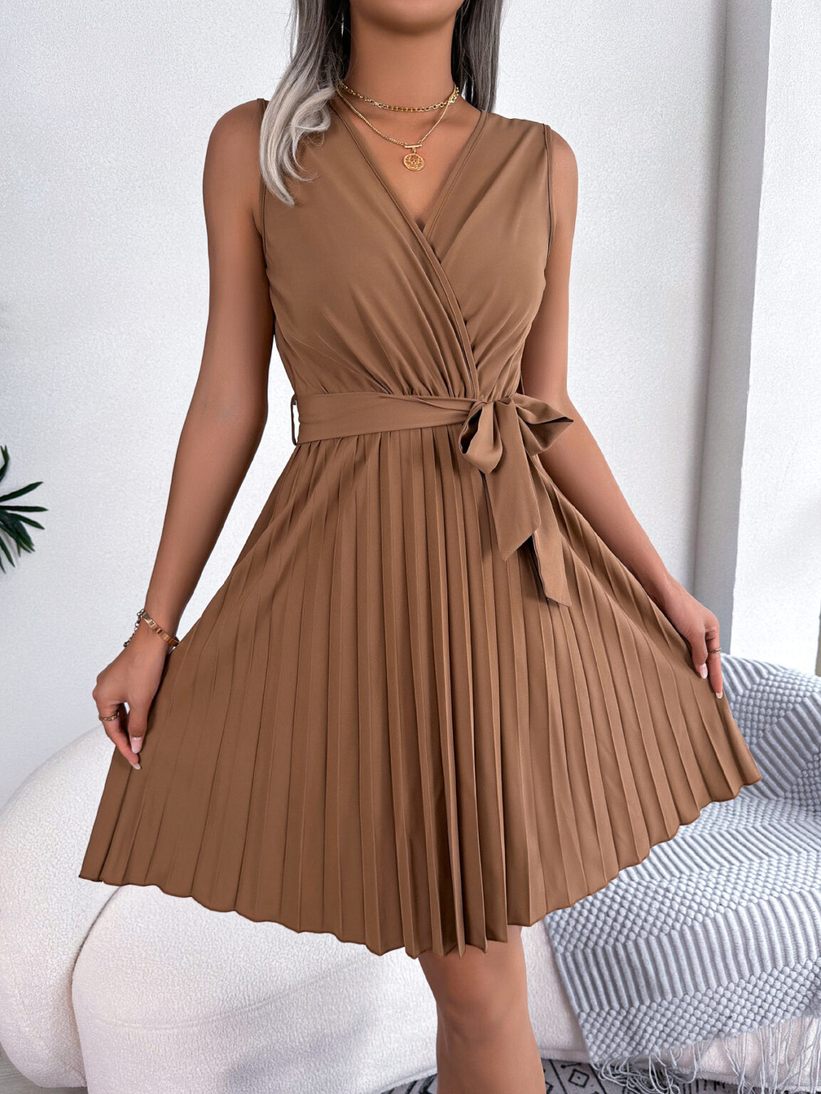 Elegant V-Neck Sleeveless Pleated Dress - Image 6