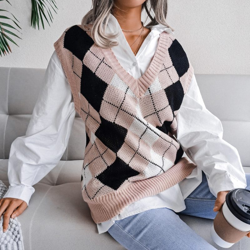 College Rhombus V-neck Vest - Image 11
