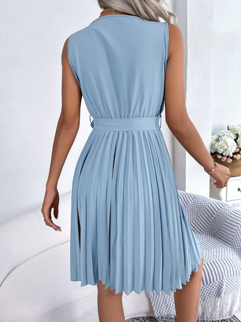 Elegant V-Neck Sleeveless Pleated Dress - Image 4