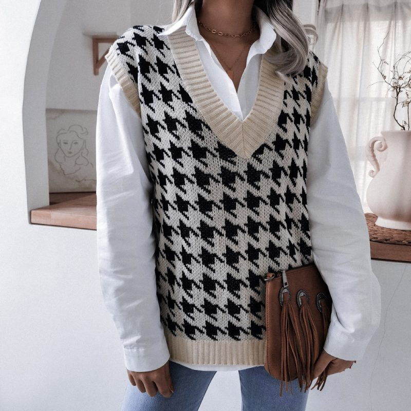 Houndstooth V-neck Knit Vest - Image 4