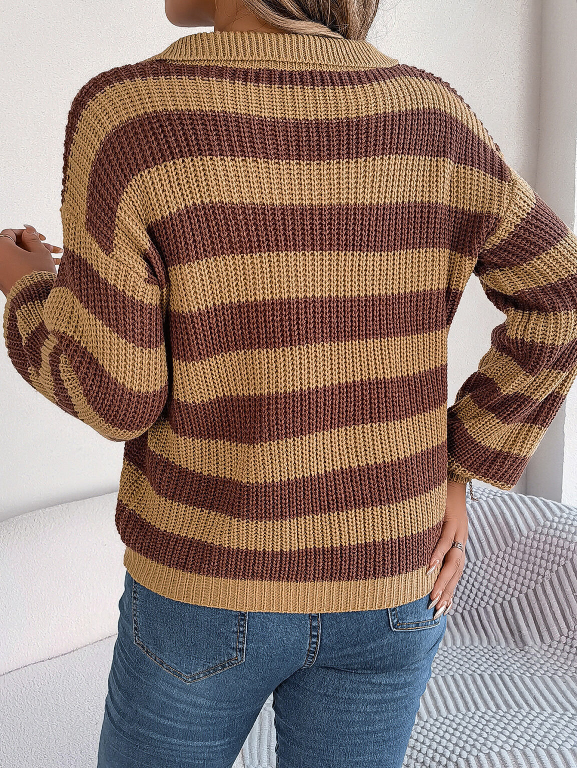 Contrast Color Collared Knit Sweater - Image 5