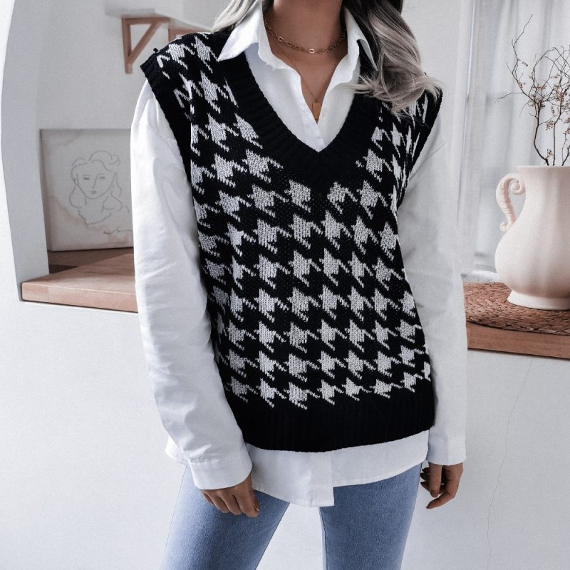 Houndstooth V-neck Knit Vest - Image 3