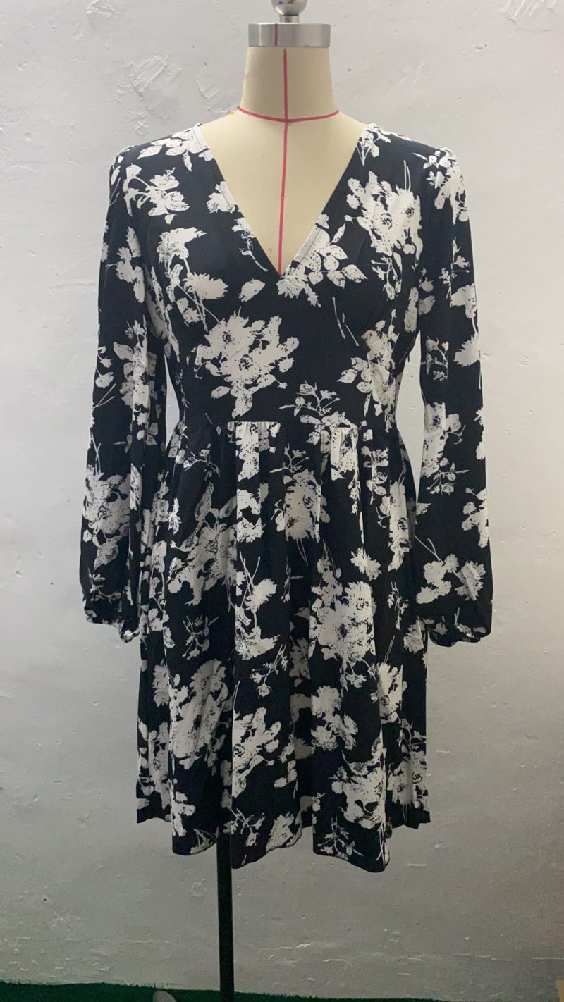 Elegant Long Sleeve V-Neck Printed Swing Dress - Image 4