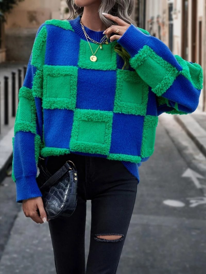 Two-Tone Pig Pullover Sweater - Image 4