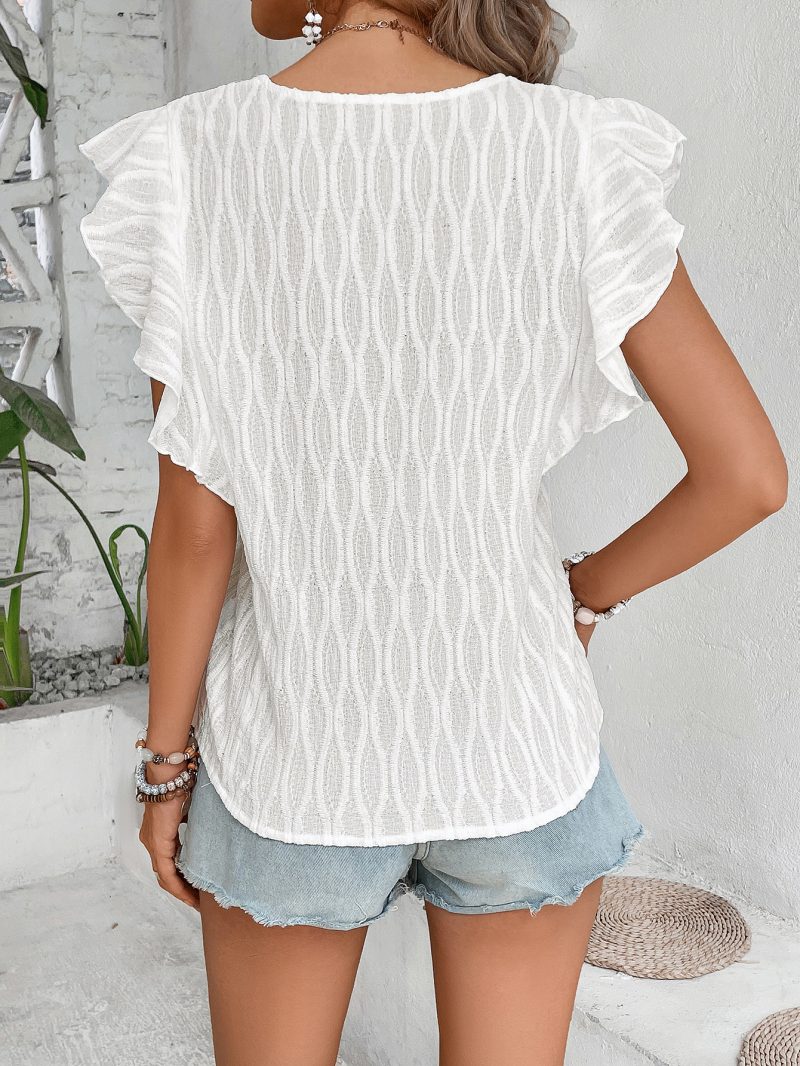 V-Neck Hollow Out Sleeveless T-shirt - Image 3