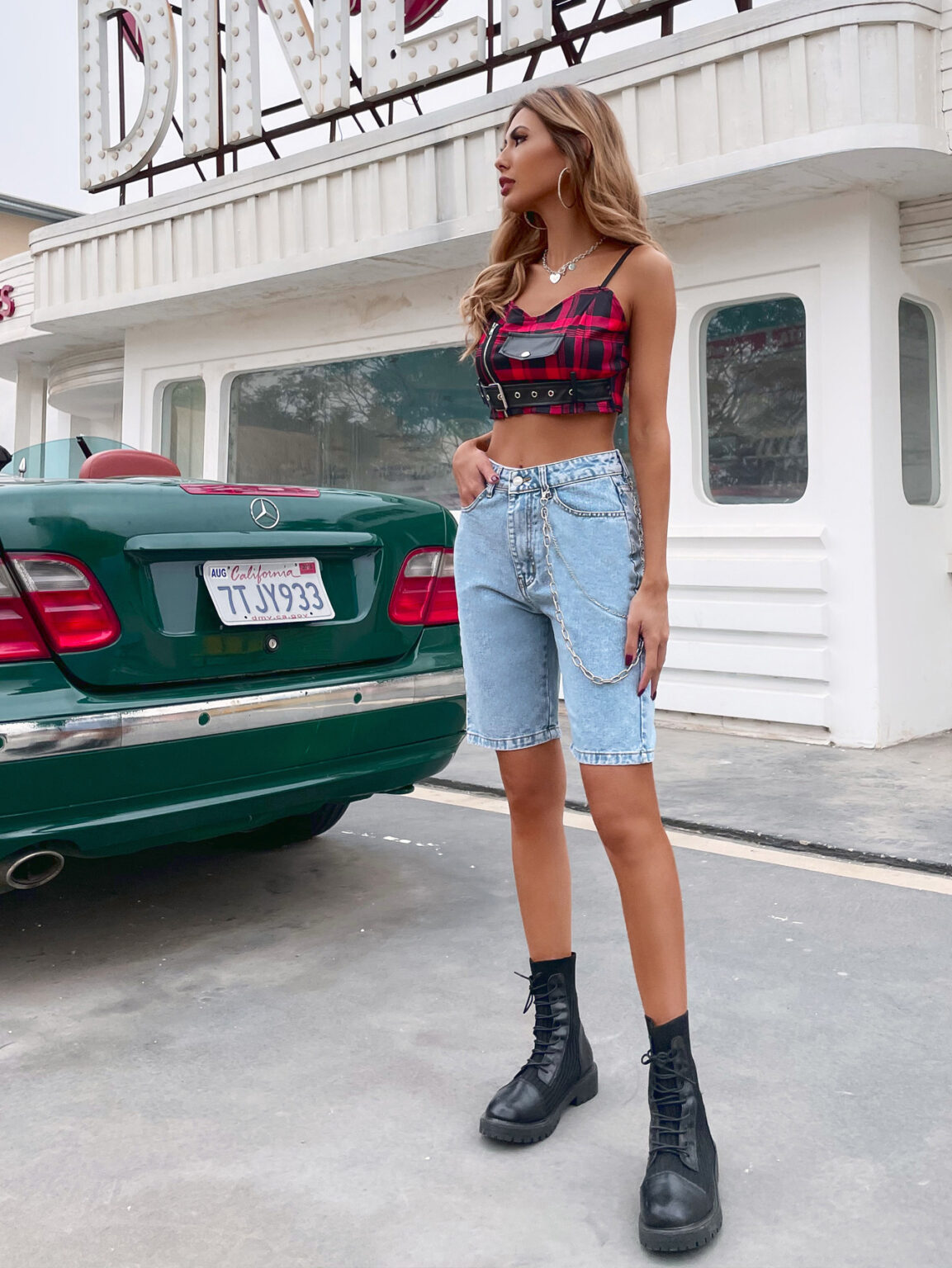 Trendy Summer Denim Shorts for Women - Image 3