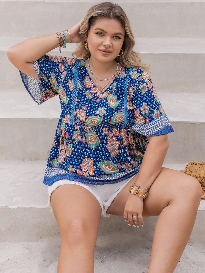 Versatile Plus Size Hollow-Out Women's Shirt - Image 3