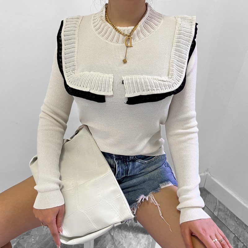 Color-Matching Sweater for Women's Winter Wardrobe - Image 2