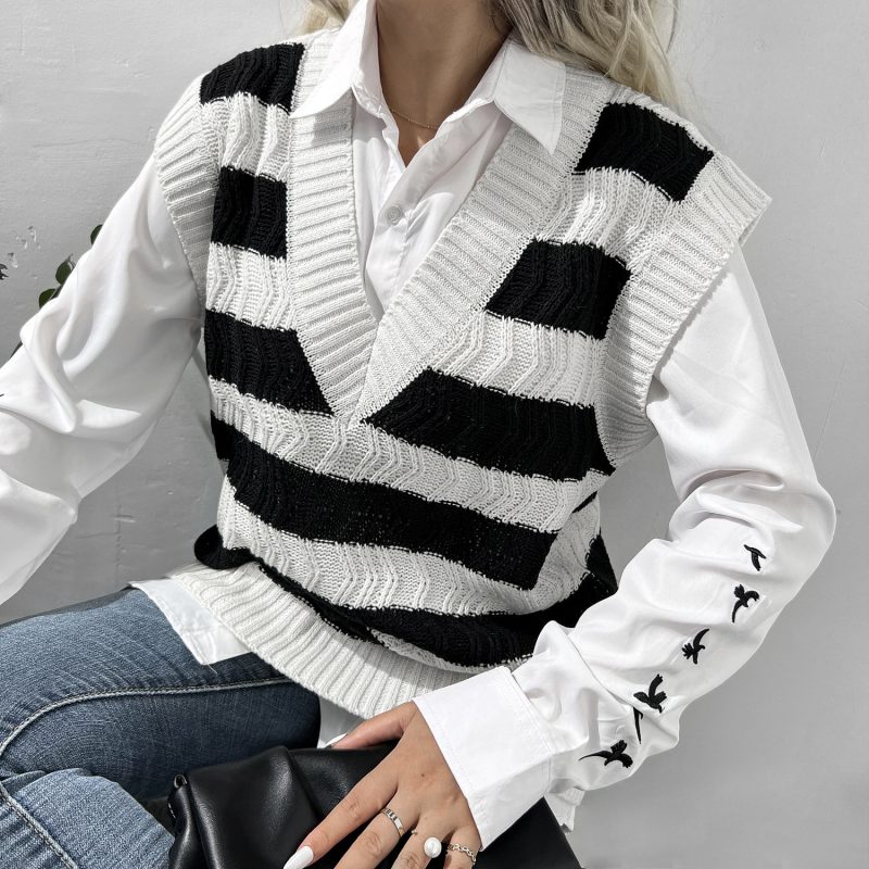 V-Neck Striped Knitted Vest for Autumn/Winter - Image 6