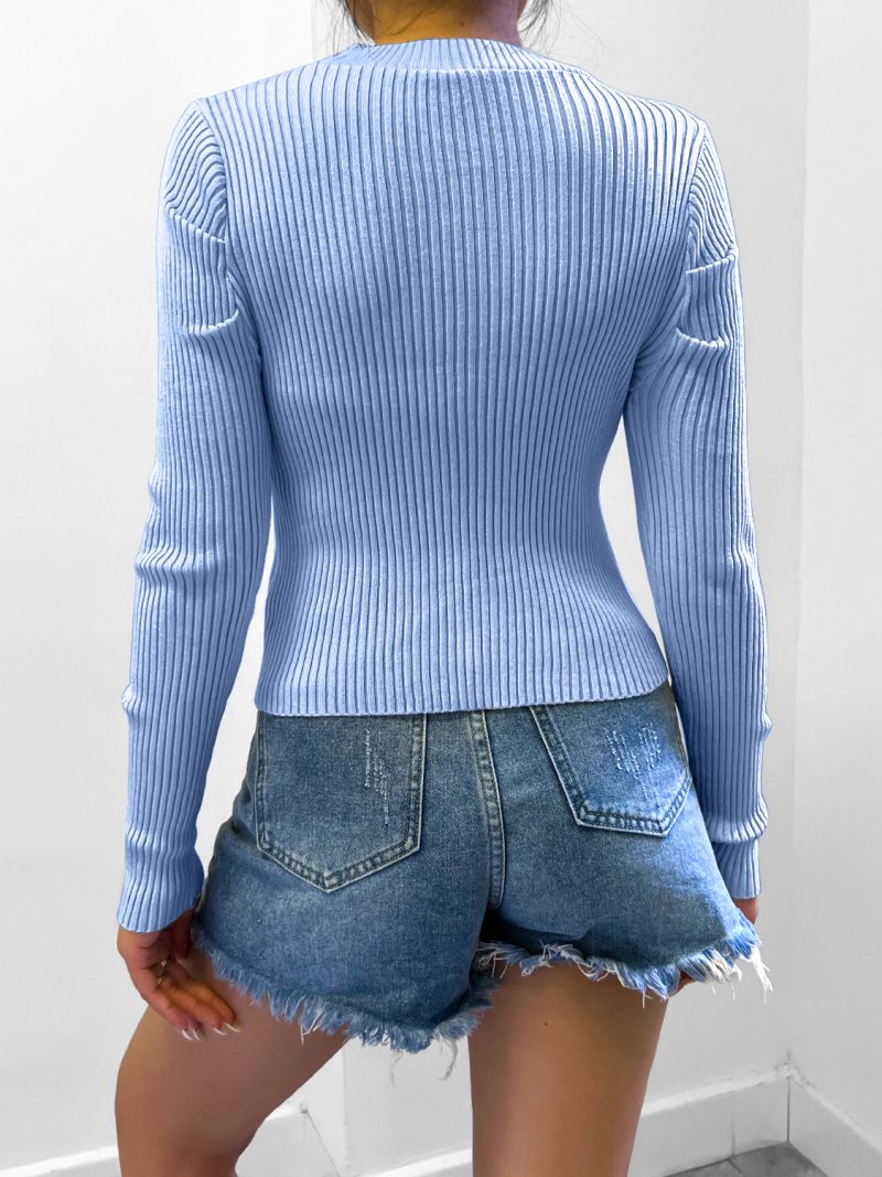 Single-Row Multi-Buckle Knitwear for Women in Autumn/Winte - Image 3