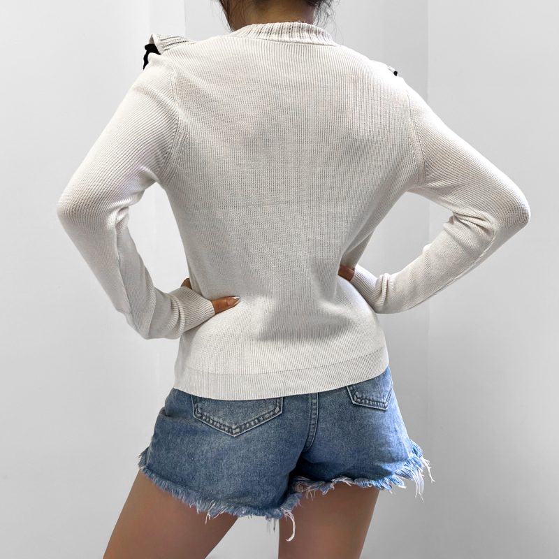 Color-Matching Sweater for Women's Winter Wardrobe - Image 3