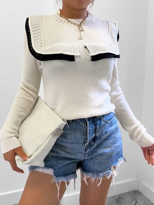 Color-Matching Sweater for Women’s Winter Wardrobe