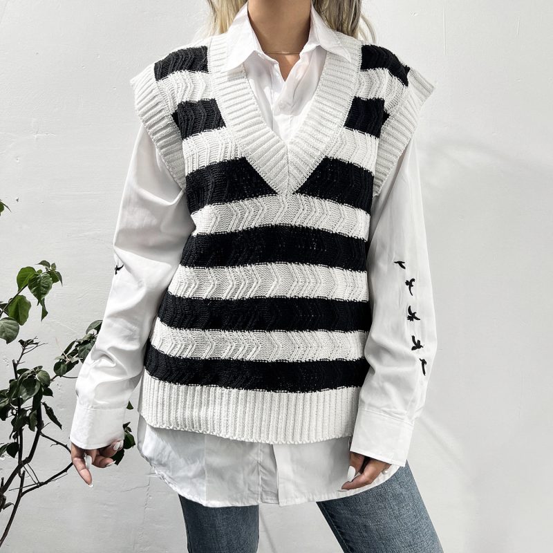 V-Neck Striped Knitted Vest for Autumn/Winter - Image 3