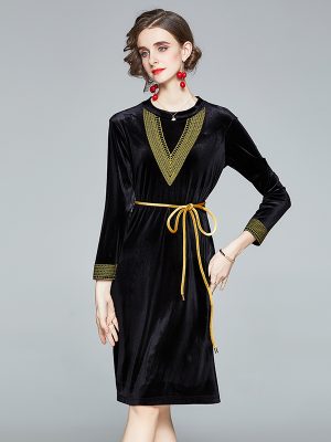 Vintage Embroidered Slim Mid-Length Dress