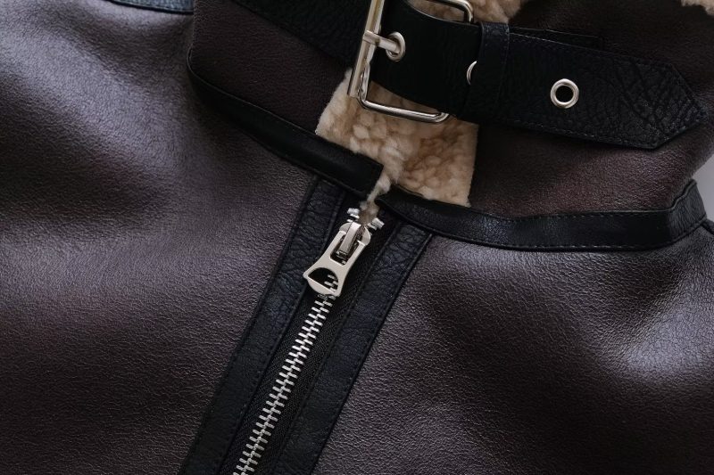 Chic Double-Sided Faux Shearling Jacket - Image 4