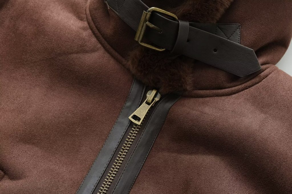 Luxurious Lamb Wool Motorcycle Coat: Winter Chic - Image 4