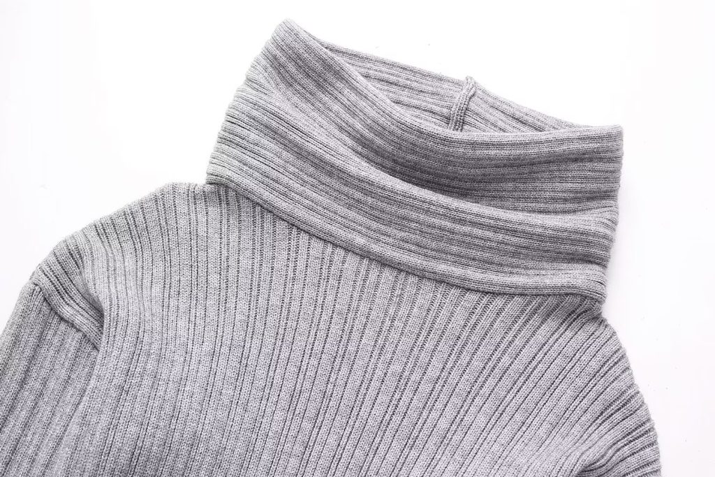 Classic Turtleneck Knit Pullover - Image 4