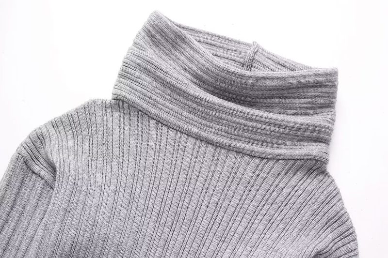 Classic Turtleneck Knit Pullover - Image 4