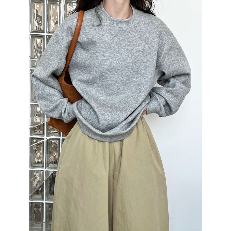 Minimalist Solid Color Sweater - Image 4