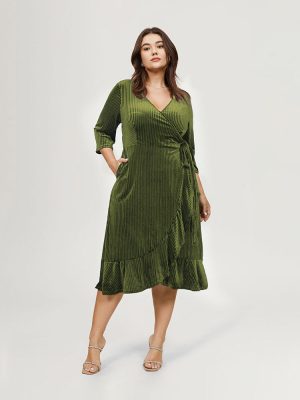 Plus Size Elegant Lace-Up V-Neck Dress