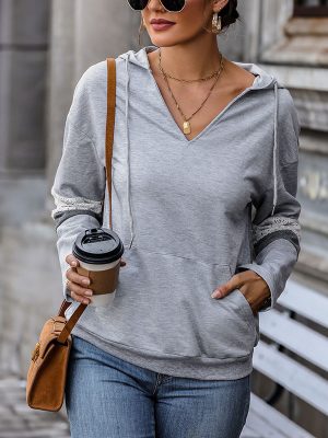 Women’s Long-Sleeved Hooded Sweater