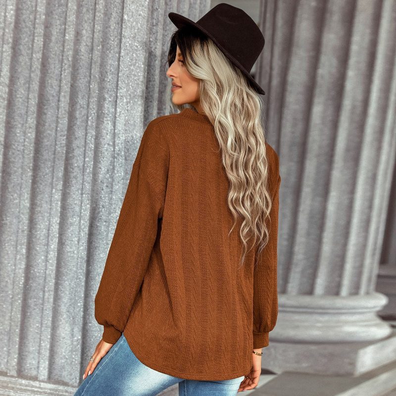 Chic Jacquard V-neck Sweater: Early Autumn Elegance - Image 2