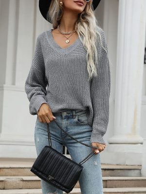 V-neck Gray Long Sleeve Loose Sweater for Early Autumn Women’s Wear