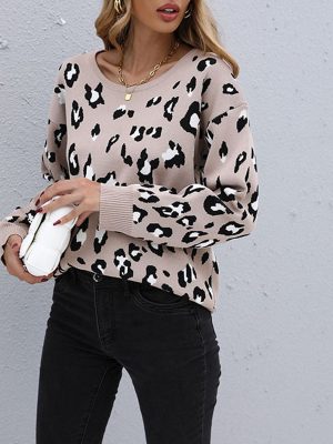 Effortlessly Chic: Loose Leopard Print Long-Sleeved Sweater