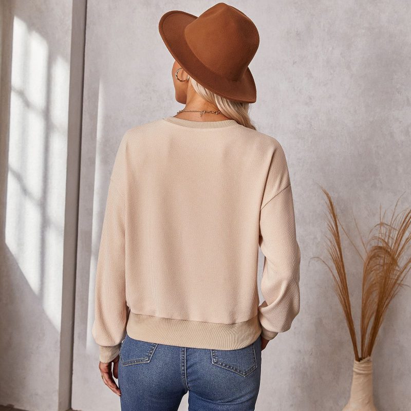 Cozy Knitted Sweater: Your Autumn Essential - Image 2