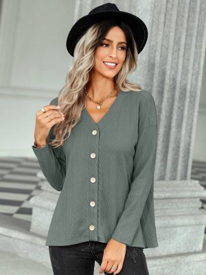 Early Autumn Elegance: V-neck Knitted Cardigan