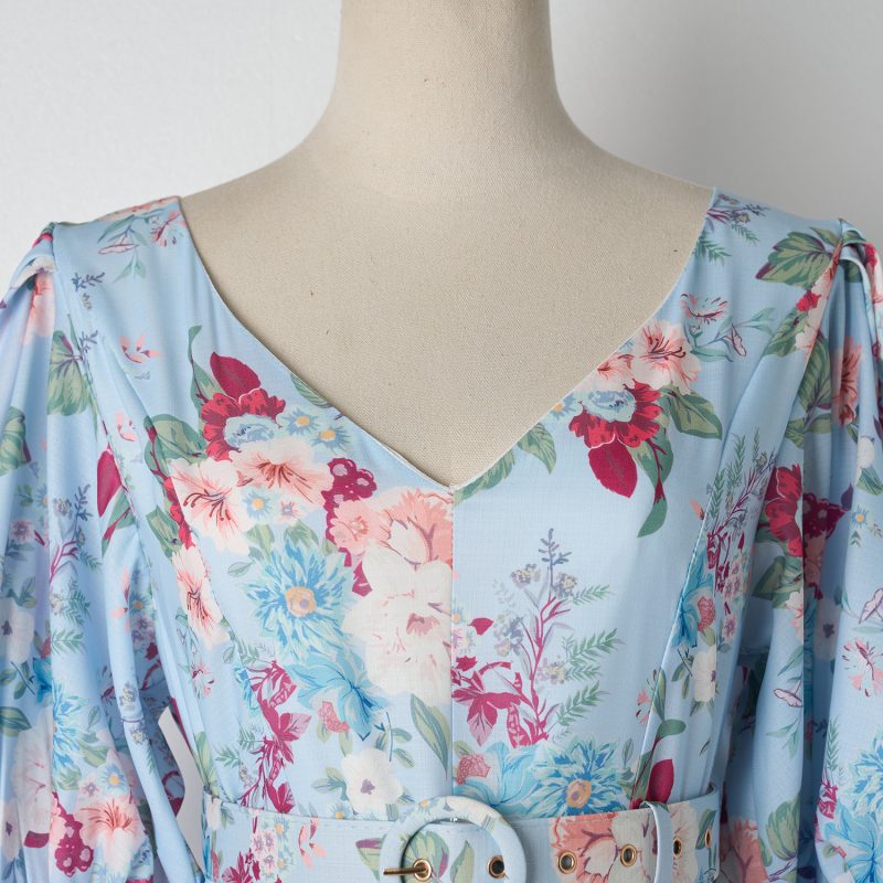 Elegant Holiday Style V-Neck Printed Dress with Puff Sleeves - Image 4