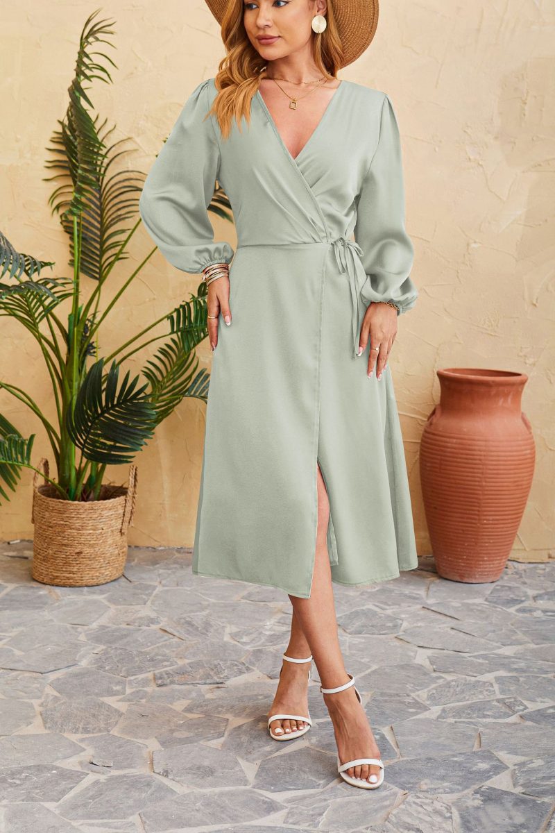 Satin V-Neck Split Dress: Elegance Meets Allure for Spring/Summer - Image 3