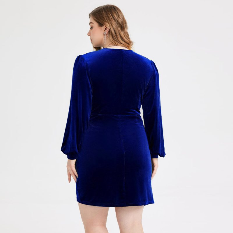 Elegant French Pleuche V-Neck Sheath Dress for Plus Size Women - Image 3