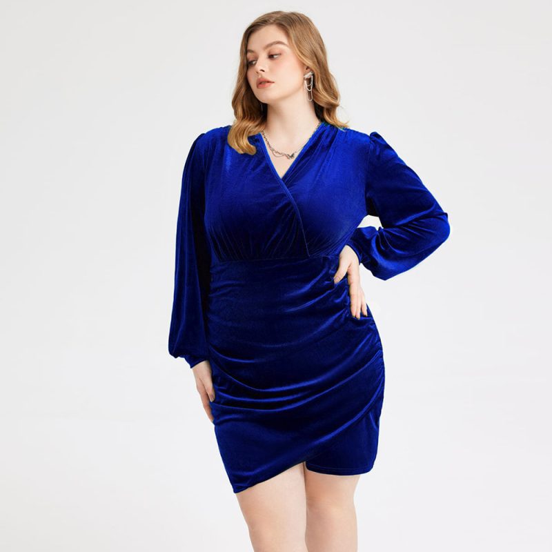 Elegant French Pleuche V-Neck Sheath Dress for Plus Size Women - Image 2