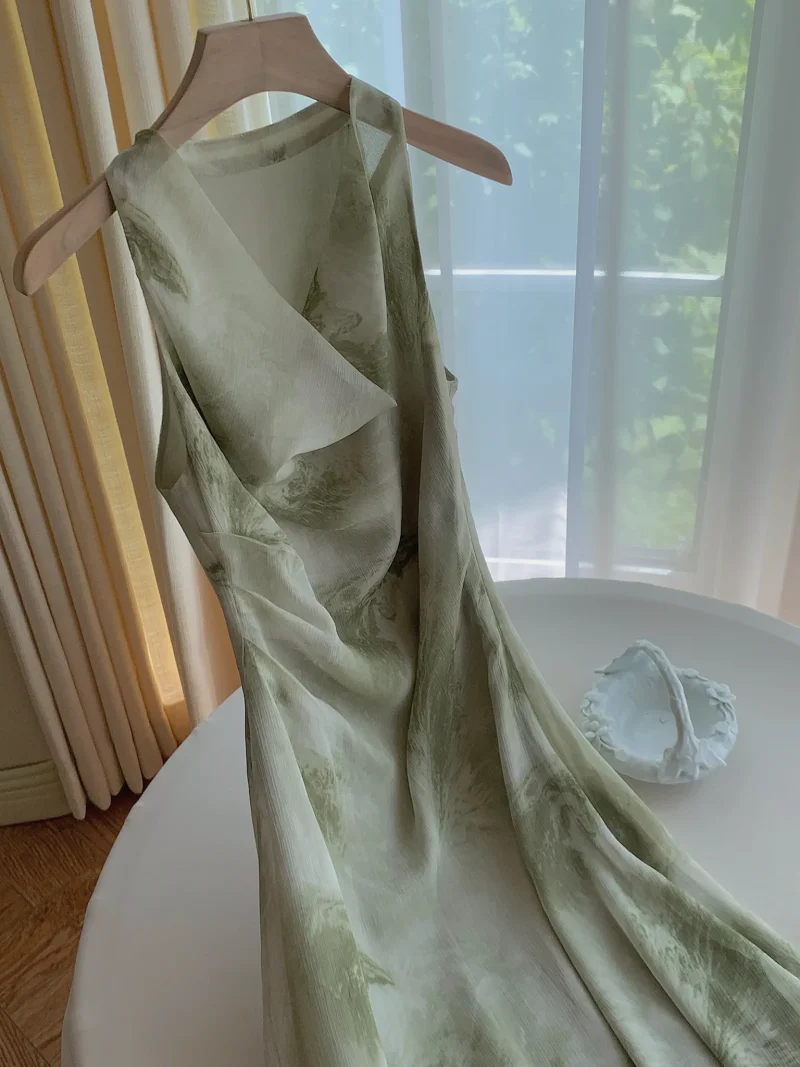 Chic Eco Maxi Dress: Halter Neck Vintage Style - Image 7