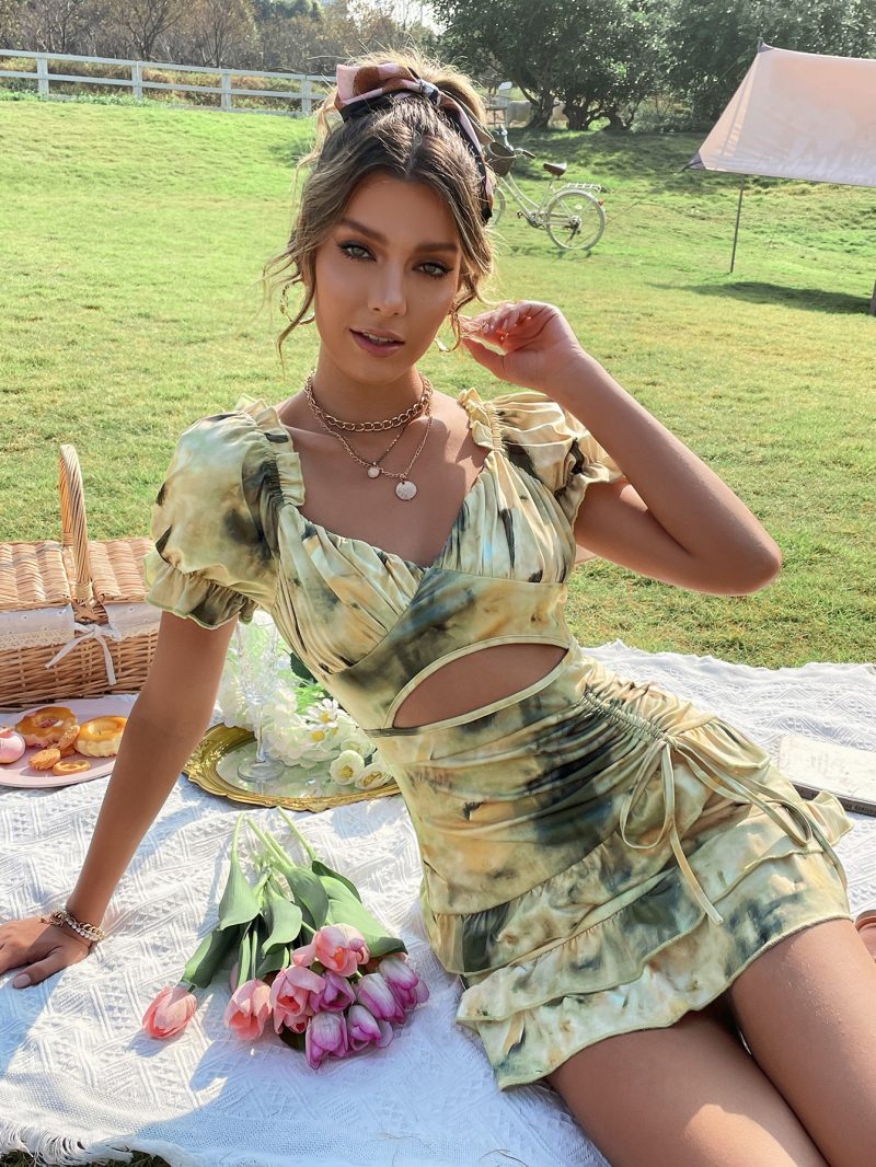 Chic and Sophisticated: V-Neck Printed Drawstring Dress with Slimming Ruffle Detail, Perfect for a Flattering Look - Image 3