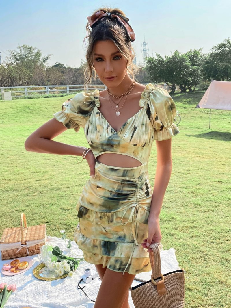 Chic and Sophisticated: V-Neck Printed Drawstring Dress with Slimming Ruffle Detail, Perfect for a Flattering Look - Image 4