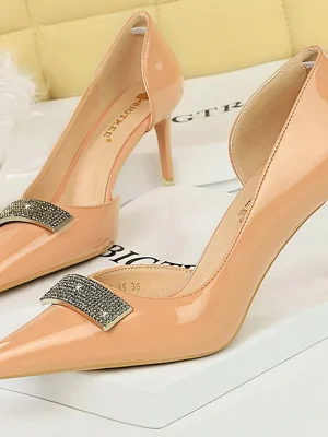 Luxury Banquet  Metal Decoration Heels