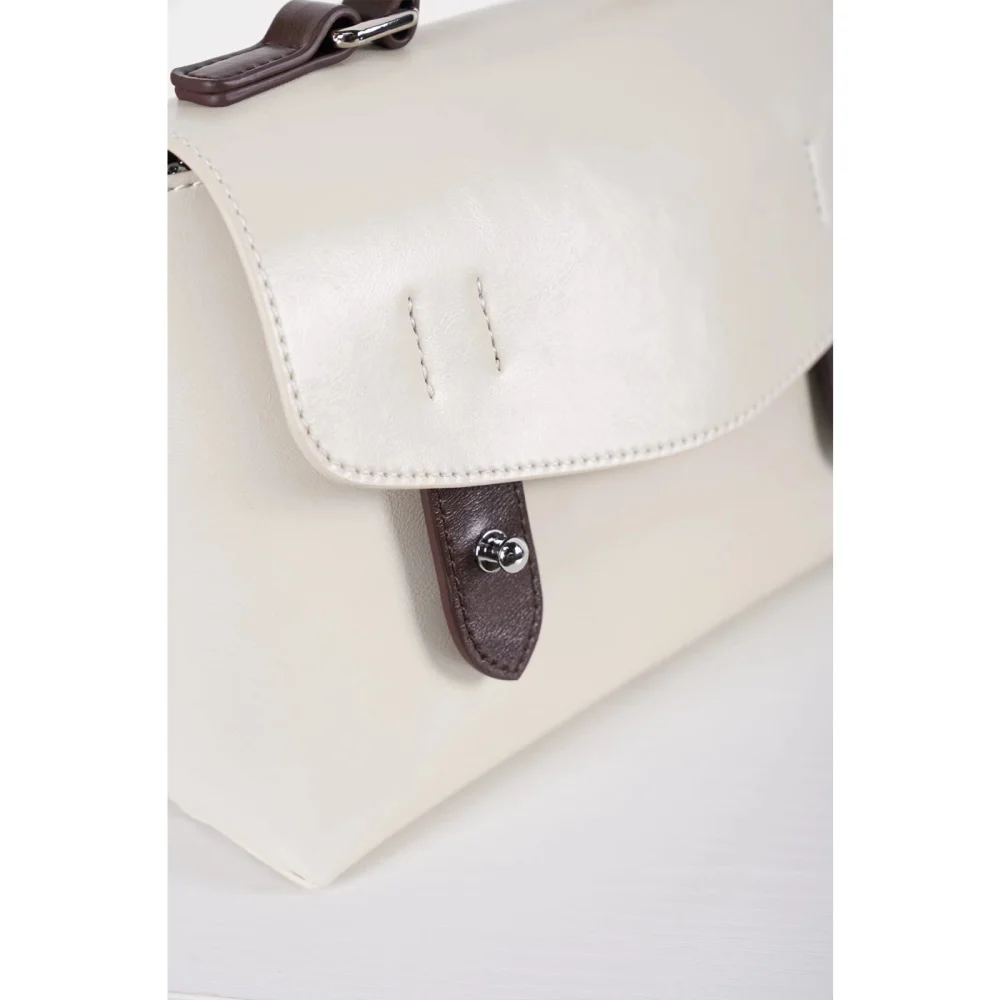 Genuine Leather Large Capacity Daily Commuting Crossbody Bag - Image 6
