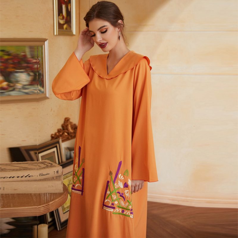Middle Eastern Plus Size Embroidered V-neck Robe - Image 3