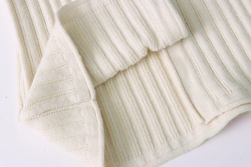 Stylish Blogger Ensemble: French High-Grade Knitted Cardigan with Pleated Skirt - Perfect for Early Autumn Vibes - Image 5