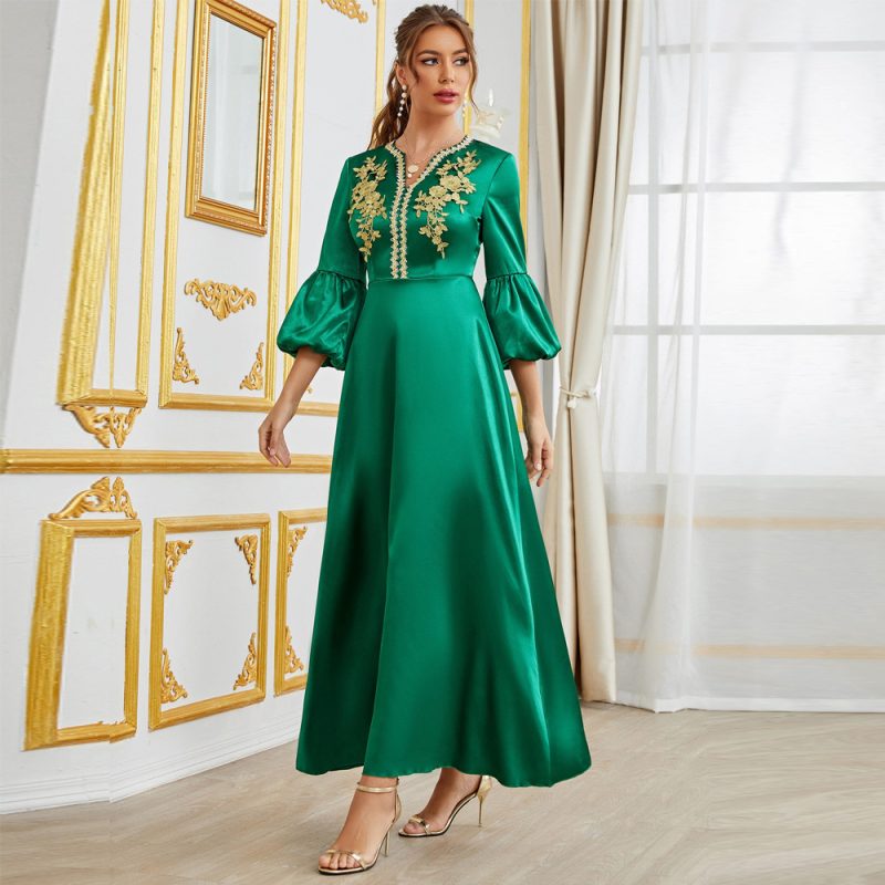 Middle Eastern Muslim Women's Clothing: Appliqué Party Gathering Dress Gown - Image 5