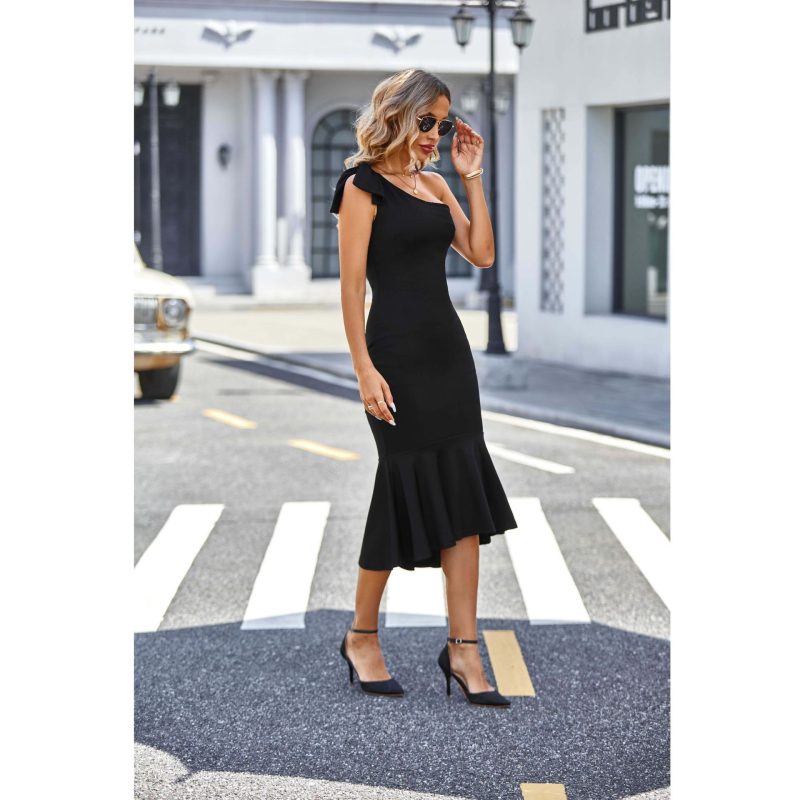 Trendy Long-Sleeved Solid Color Dress: Stay Fashionable and Fabulous All Season! - Image 4